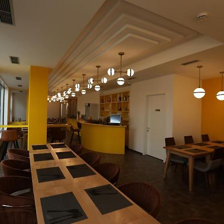 Elite Hotel Pogradec Bagian luar foto