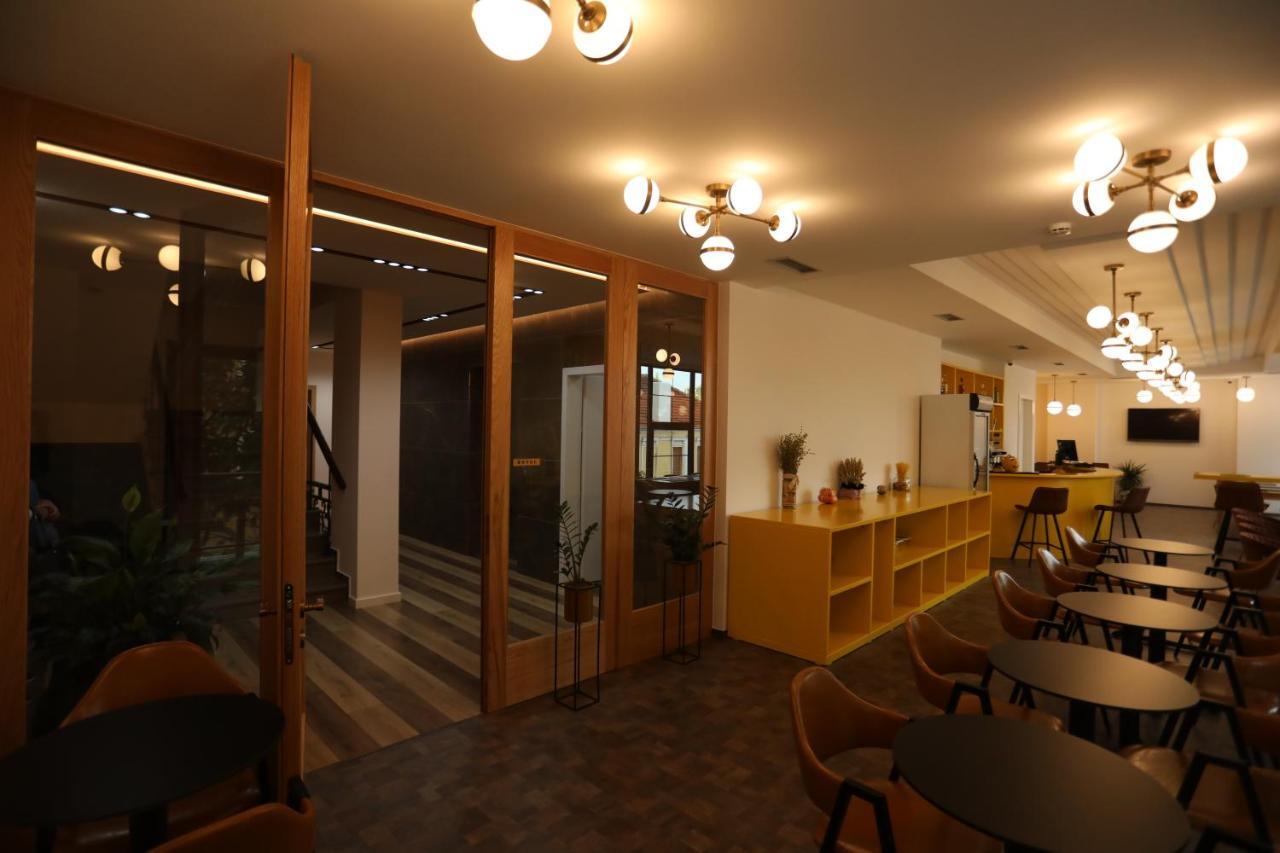 Elite Hotel Pogradec Bagian luar foto
