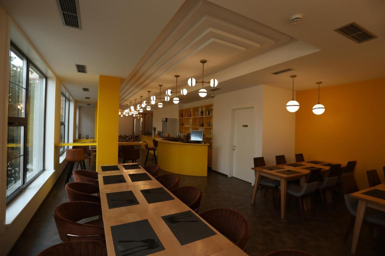Elite Hotel Pogradec Bagian luar foto