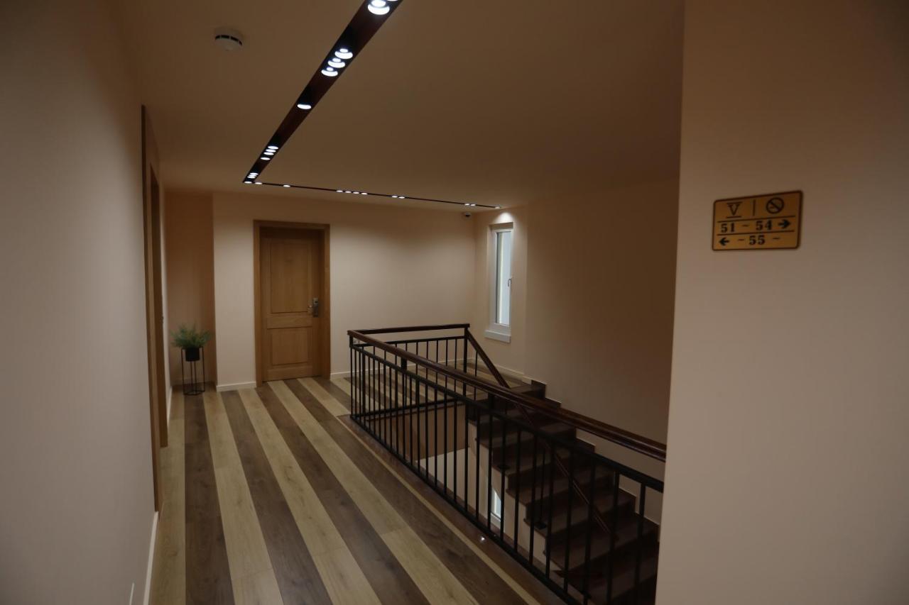 Elite Hotel Pogradec Bagian luar foto