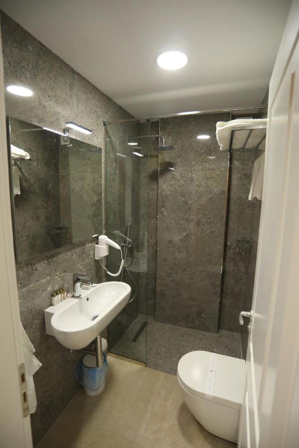 Elite Hotel Pogradec Bagian luar foto
