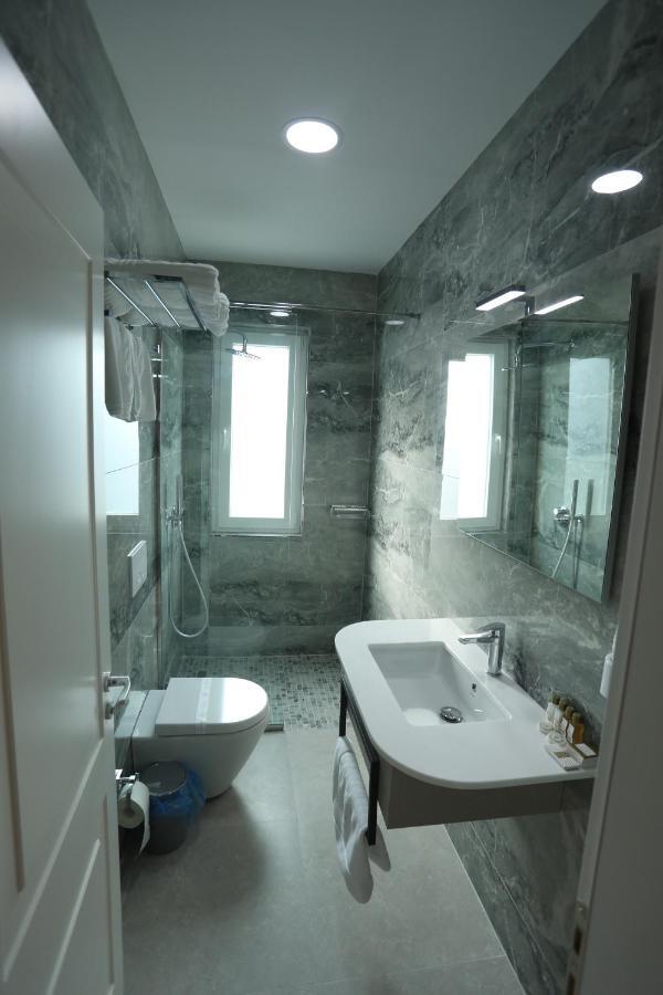 Elite Hotel Pogradec Bagian luar foto