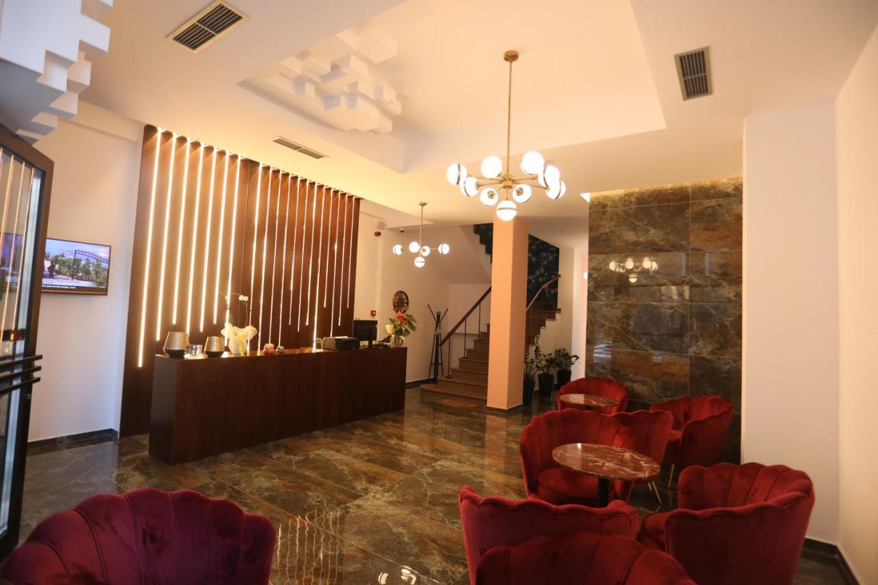 Elite Hotel Pogradec Bagian luar foto